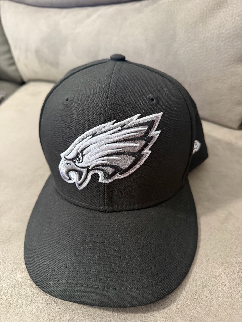 Philadelphia Eagles Black Men's Fitted Baseball Cap with Silver Logo